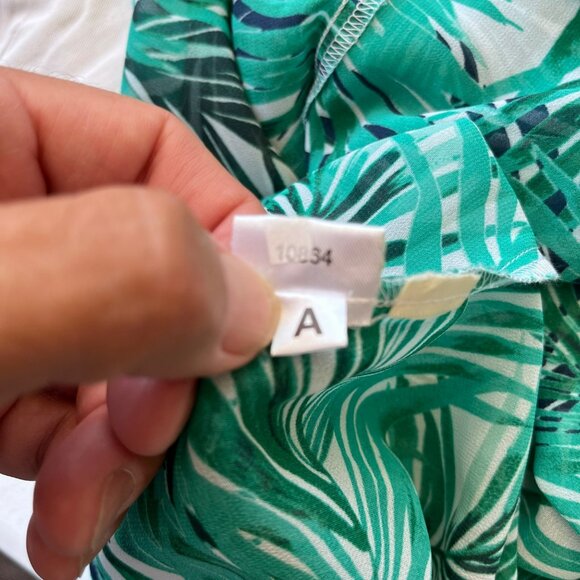 Ann Taylor Factory Size S Women's Camisole Top Tropical Leaves Beachy Oversize - Picture 7 of 8